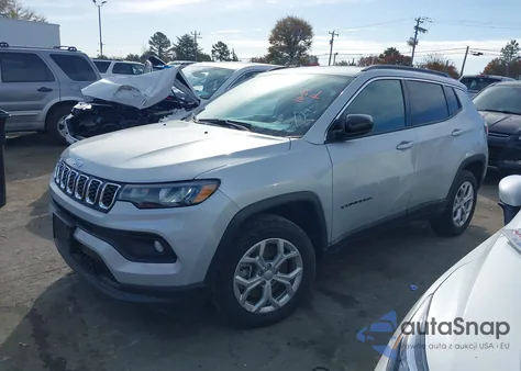 2024 Jeep Compass Latitude 4X4 из США, поврежденный, VIN 3C4NJDBN8RT133138
